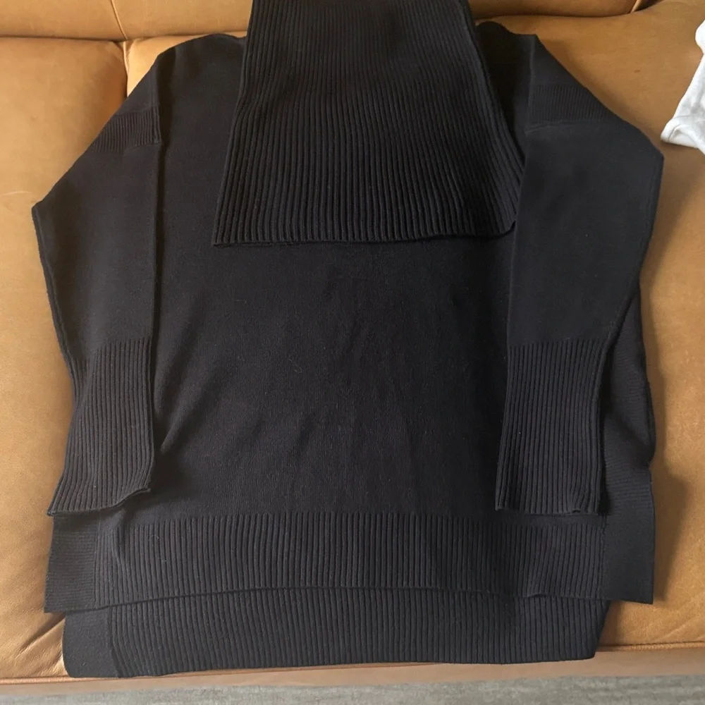 French Connection Women's Black, Gray, and White Sweater pack of 5 sweaters - Picture 6 of 12